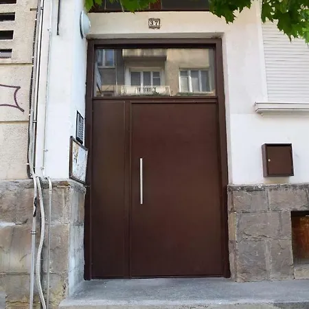 Top Center Apt - Ground Floor 公寓